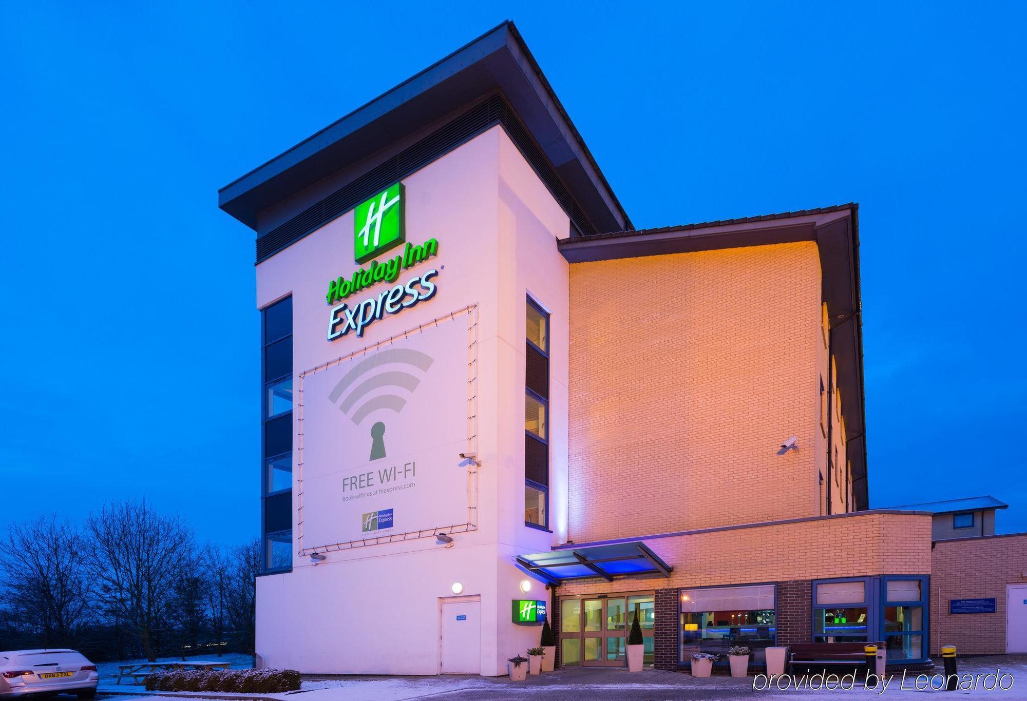 Holiday Inn Express Swindon West, An Ihg Hotel Exterior photo